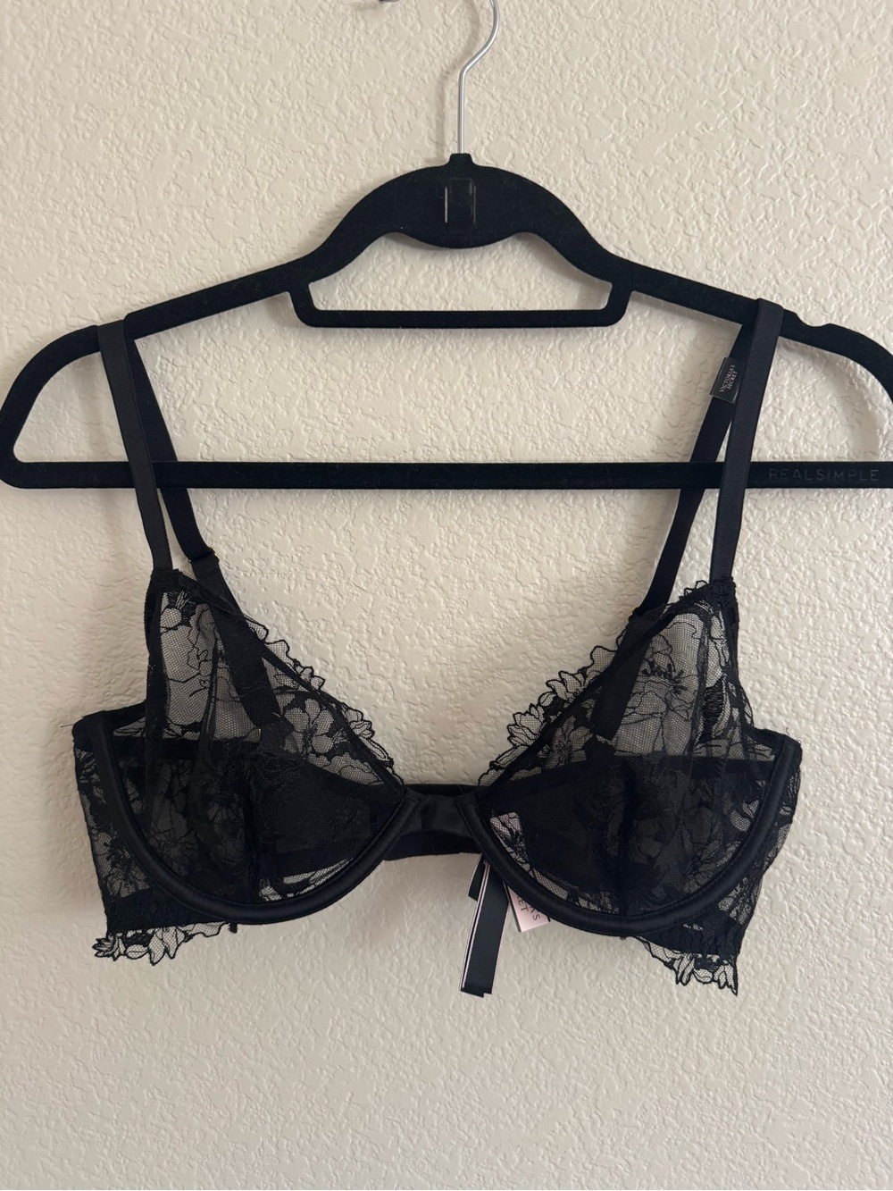 Victoria Secret Bra 34D - New with tags!